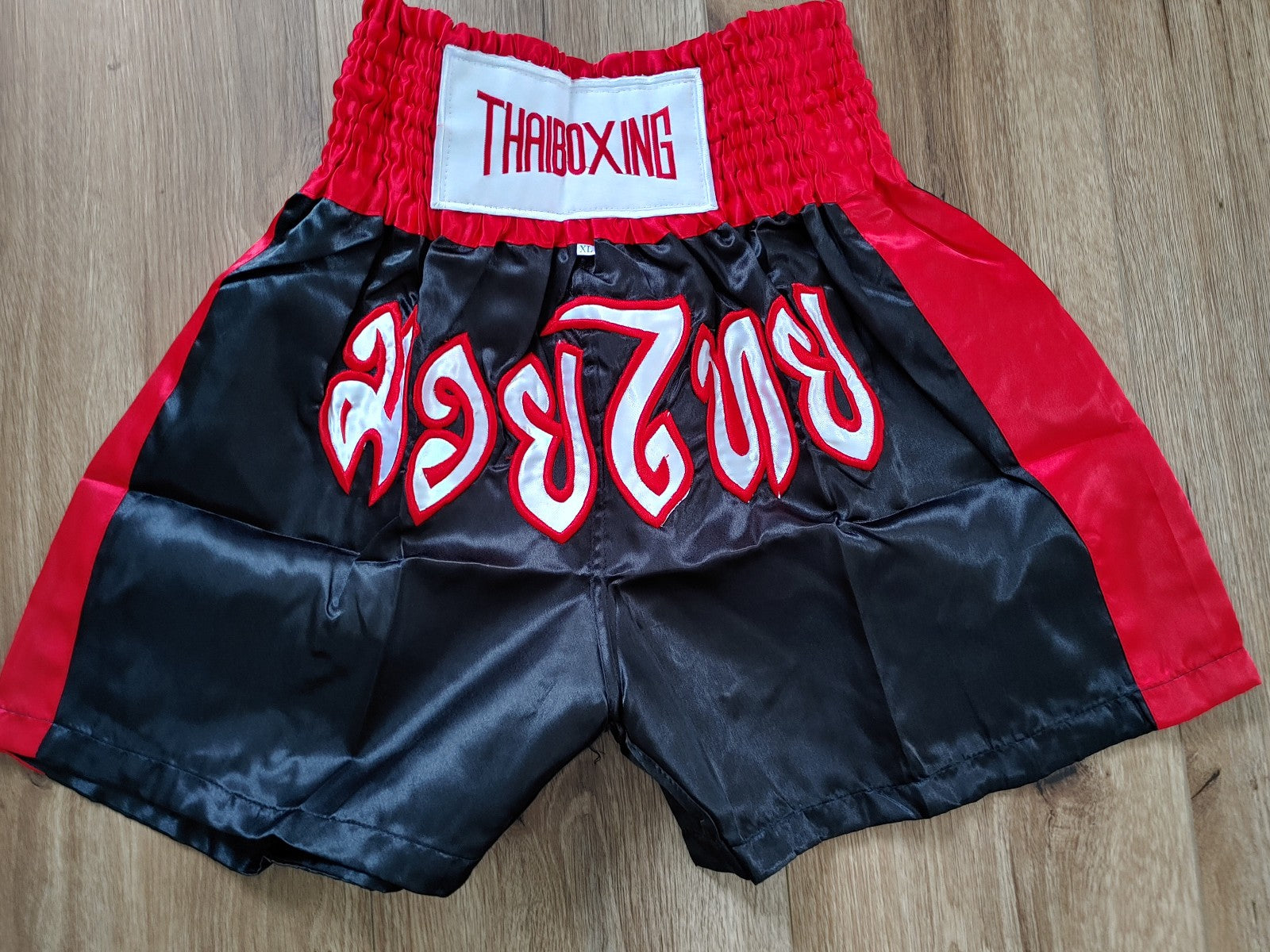 Vielseitige Boxhandschuhe in 6oz bis 14oz für Boxen, Kickboxen und MMA – Ideal für Training und Fitness in Schwarz und Weiß